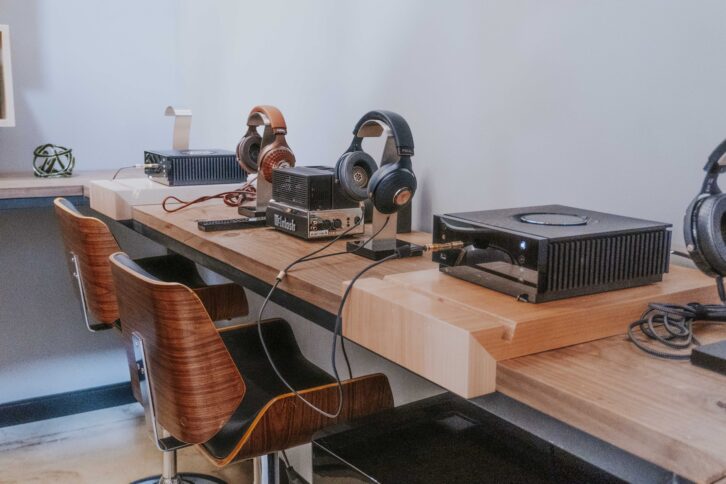 Showroom Week – DeVance Electronic Lifestyle – Headphone Station