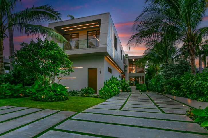 Outdoor Week 2025 - Florida home wide shot