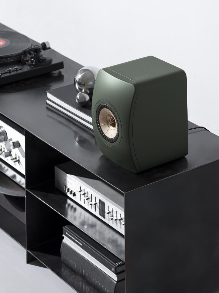 KEF LS50 Meta in Moss Green