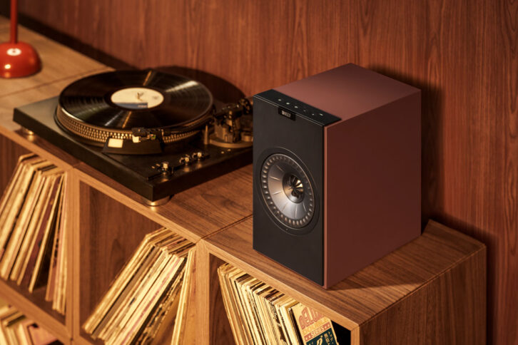 KEF Coda W Speaker with a turntable