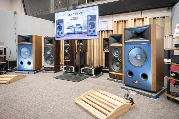 USA製　ACOUSTIC AUDIO STUDIO MONITOR JBL Shows New 4369 Studio Monitor at Tokyo International Audio