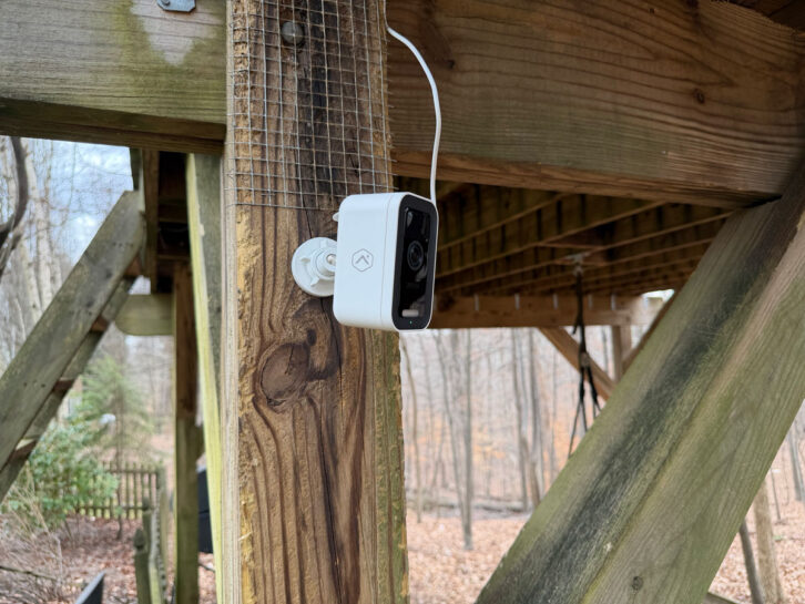 Alarm.com V731B 4MP Indoor/Outdoor Battery Spotlight Camera - Mounted