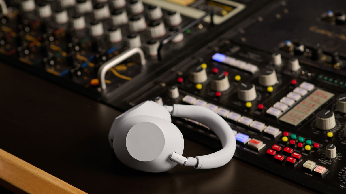 感動するチューニングアンプ　SONY XM-10020 エージング中 Review: Sony Next-Gen 1000XM6 and LinkBuds Clip Headphones