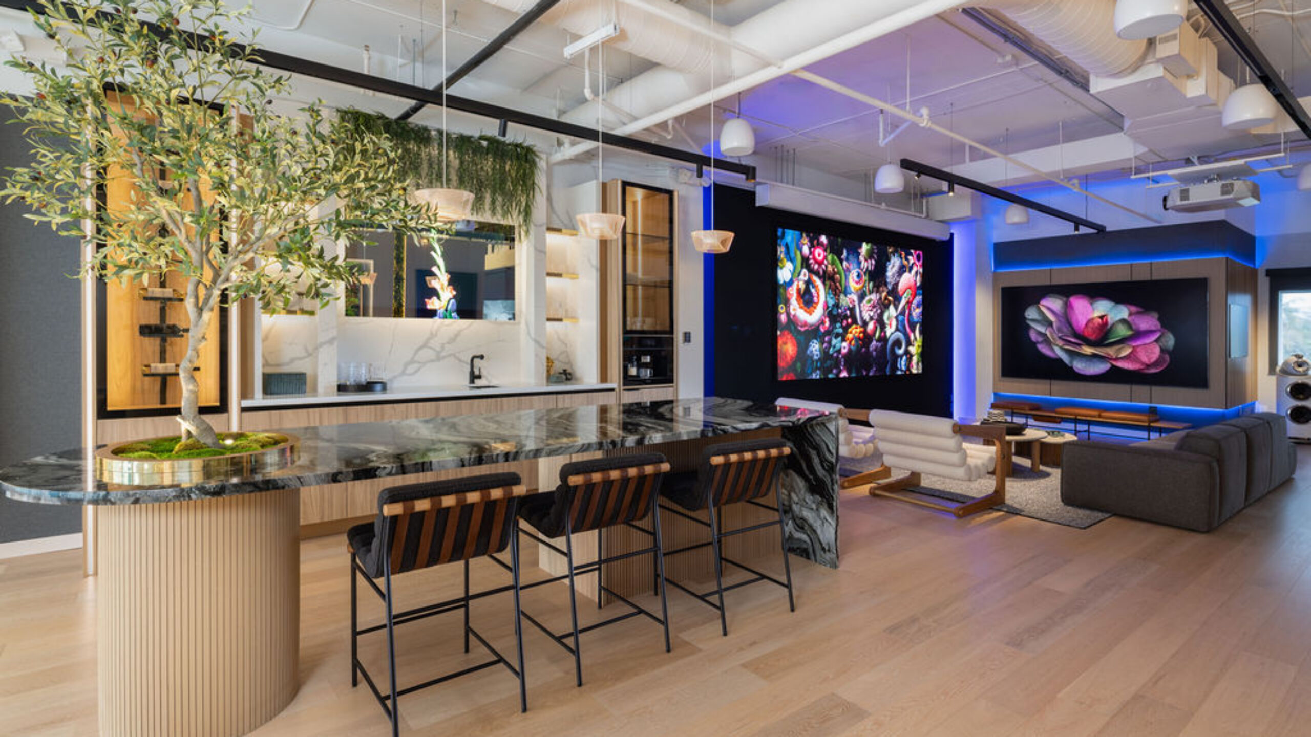 ShowKase by LK & Associates Inc.