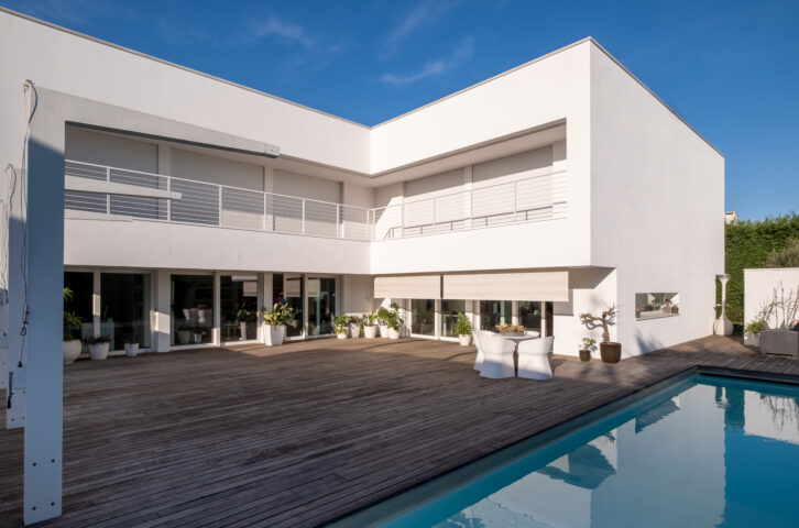Nice Exterior Shades
