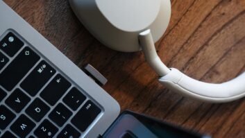 Questyle QCC Dongle Pro2 Bluetooth transmitter in a laptop