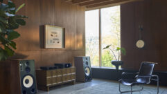 JBL Classic 150 Speaker - Lifestyle
